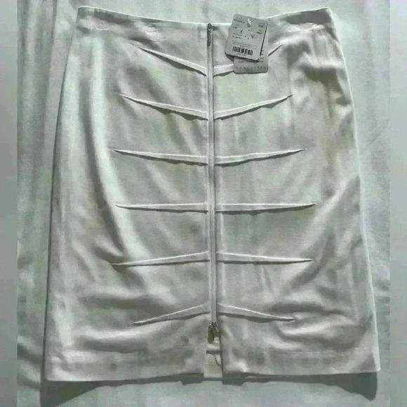 New With Tags DONCASTER Women Skirt Size 10 White Pencil Knee Length Zip Career - Picture 1 of 8